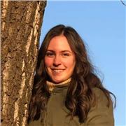 Ragazza brava in matematica che si occupa di dare ripetizioni